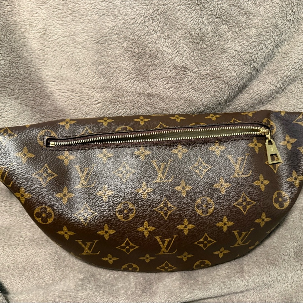 Louis Vuitton Brown and Tan Monogram Crossbody Bag - Picture 6 of 9